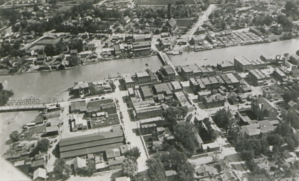 Wallaceburg Ontario from an Aeroplane (HS85-10-37674)