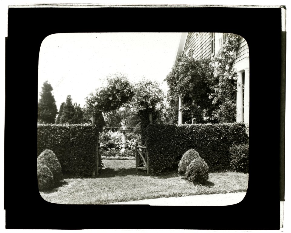 Wallace Reid house, East Hampton, New York. Garden entrance LCCN2008680137