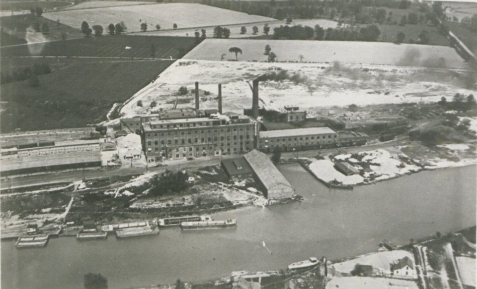 Wallaceburg Ontario from an Aeroplane (HS85-10-37675)