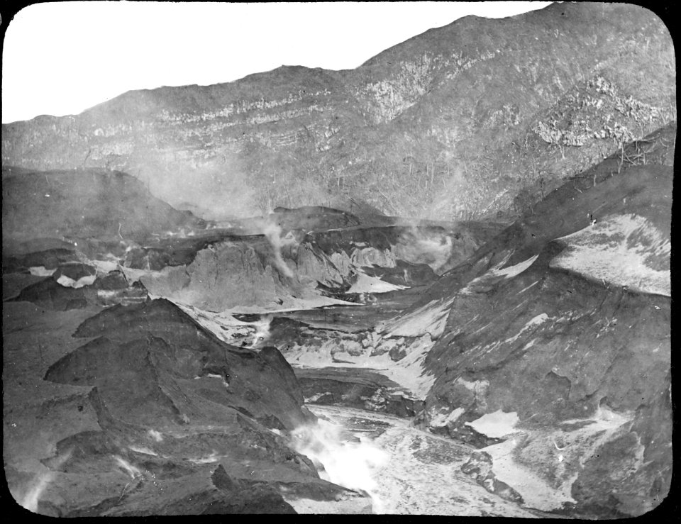 Wallibou, Hot ashes falling into newly eroded ash YORYM-TA0047