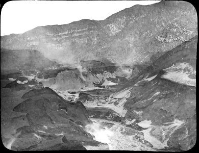 Wallibou, Hot ashes falling into newly eroded ash YORYM-TA0047