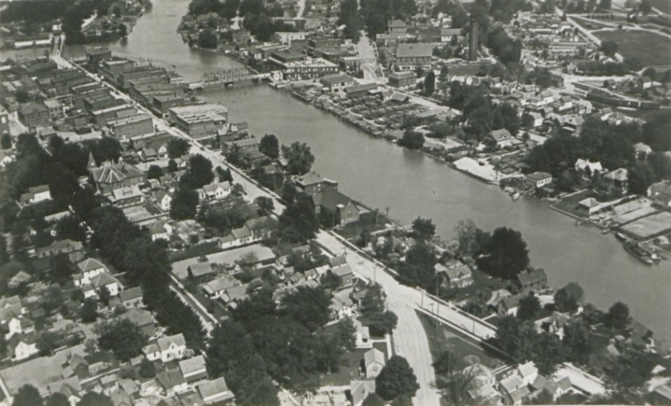 Wallaceburg Ontario from an Aeroplane (HS85-10-37677)