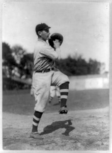 Walter Allen Blair, baseball catcher, full-length portrait, facing right, in uniform of New York (AL), throwing ball LCCN90706218