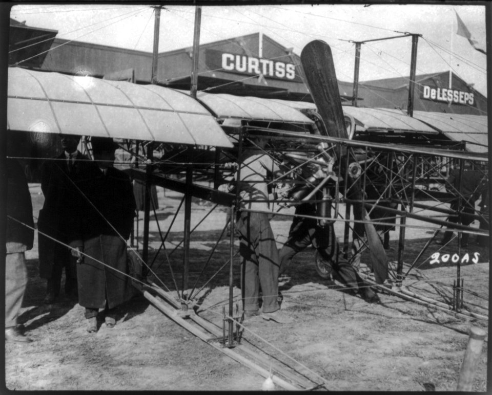Walter Christie's own design of airplane at the Belmont Park Meet, October 22-31, 1910 LCCN2001705762