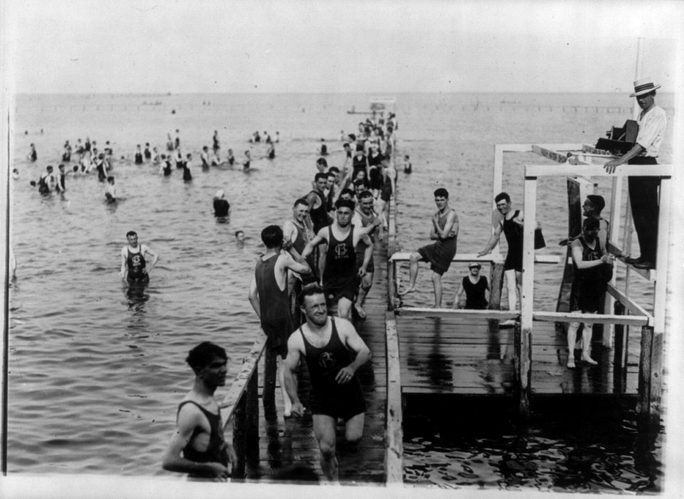 Walter Reed outing, Chesapeake Beach LCCN2001706318