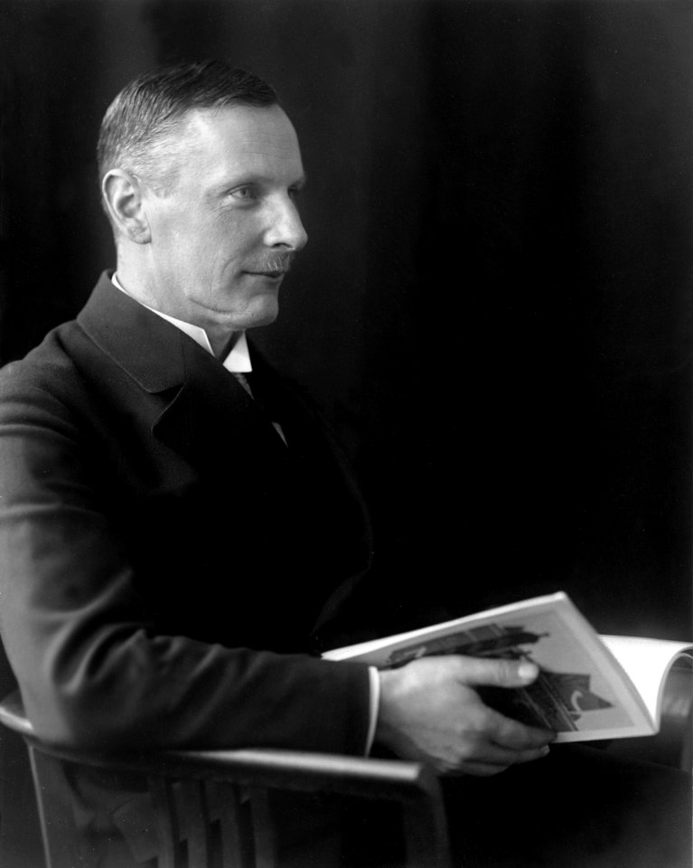 Walther Pauer Portrait