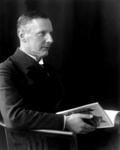 Walther Pauer Portrait