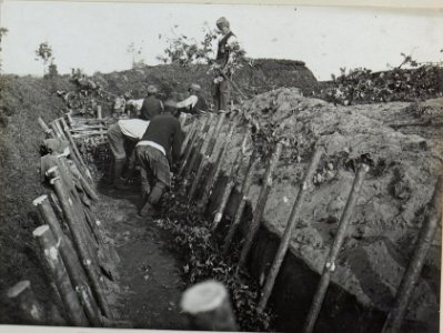 Wandverkleidung im sandigen Terrain (BildID 15445844)