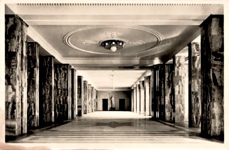 Wandelhalle im Erdgeschoss der Neuen Aula (AK F Schimpf)