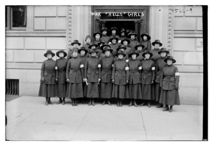 War Hello girls LCCN2014706868
