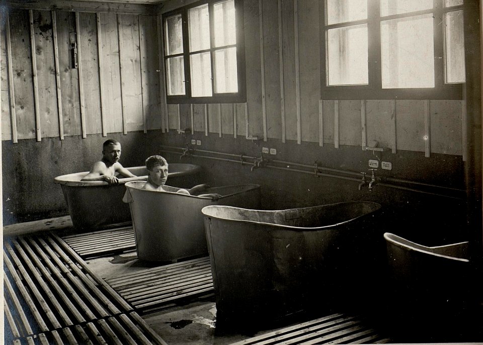 Wannenbad. Aufgenommen am 12. V. 1916. BUCZACZ. (BildID 15537507)