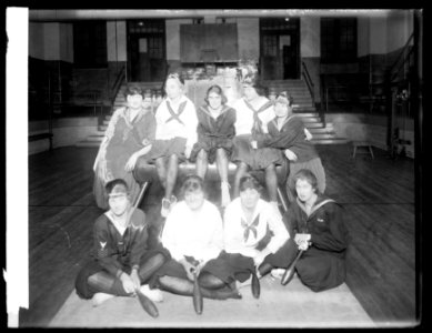 War risk, Gym. team, 1919, girls LCCN2016851401
