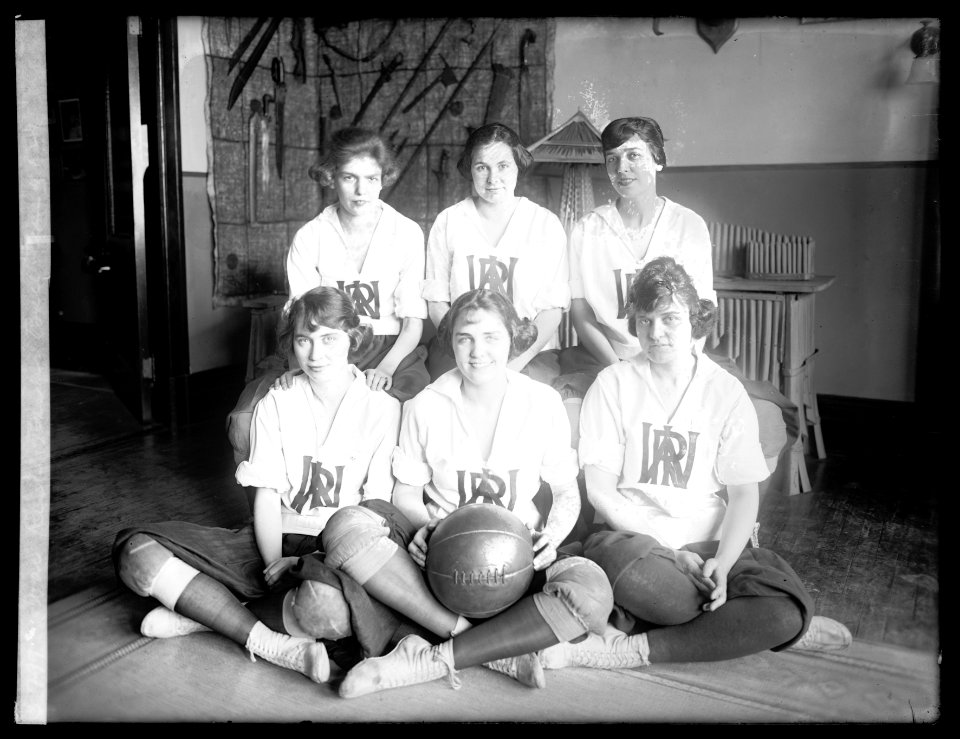 War risk basketball team, 1921 LCCN2016852406