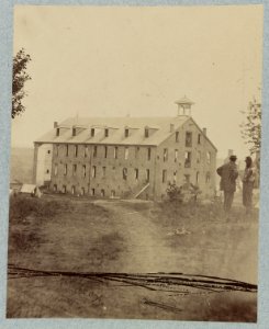 Warehouse at Fredericksburg, Va., used as a hospital for Federal wounded LCCN2014646176