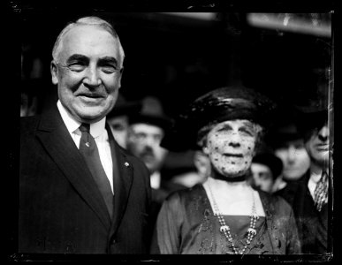 Warren and Florence Harding LCCN2016863178