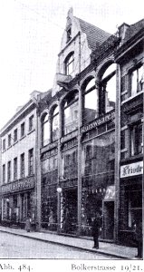 Warenhaus Hartoch an der Bolkerstraße 19 bis 21 in Düsseldorf, erbaut von den Architekten Hubert Jacobs und Gottfried Wehling im Jahre 1896