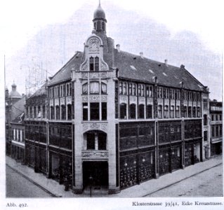 Warenhaus Hettlage an der Klosterstraße 39 – 41, Ecke Kreuzstraße 4 – 6 in Düsseldorf, erbaut vom Architekten Peter Paul Fuchs 1894 für die Firma G. Hettlage, umgebaut 1899 bis 1900 nach Plänen des Architekten Rottlender aus Köln