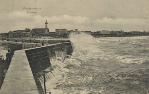 Warnemünde, Mecklenburg-Vorpommern - Brandung (Zeno Ansichtskarten)
