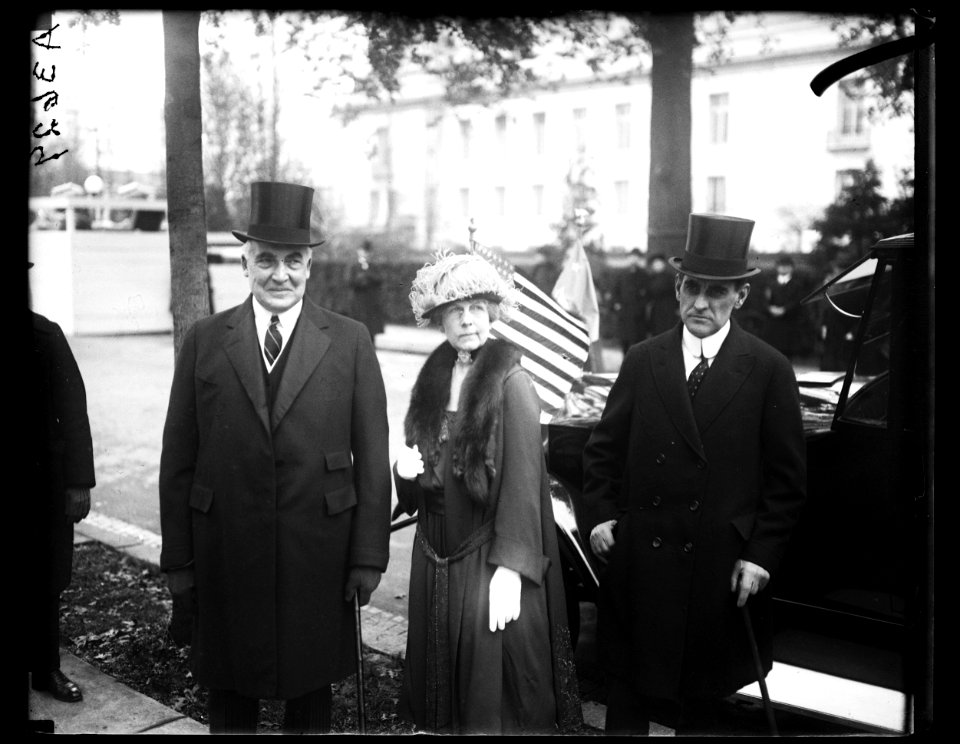Warren and Florence Harding LCCN2016890892