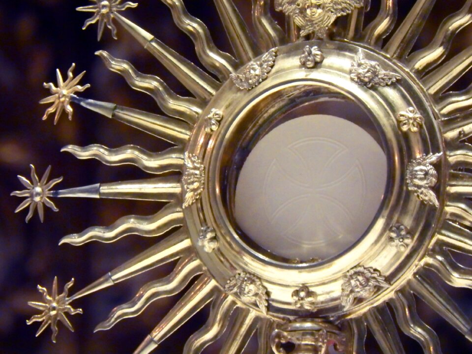 Monstrance host cc0