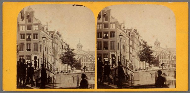 Warmoesgracht 2-18 vrnl Gezien van de Herengracht in oostelijke richting naar Singel met op de achtergrond het Paleis 010007000295