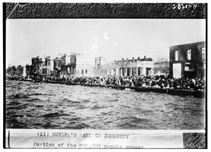 Smyrna's Wall of Humanity - Portion of 300,000 people caught LCCN2014715228