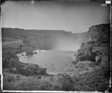 SNAKE RIVER CANYON, IDADHO VIEW FROM ABOVE SHOSHONE FALLS - NARA - 524325