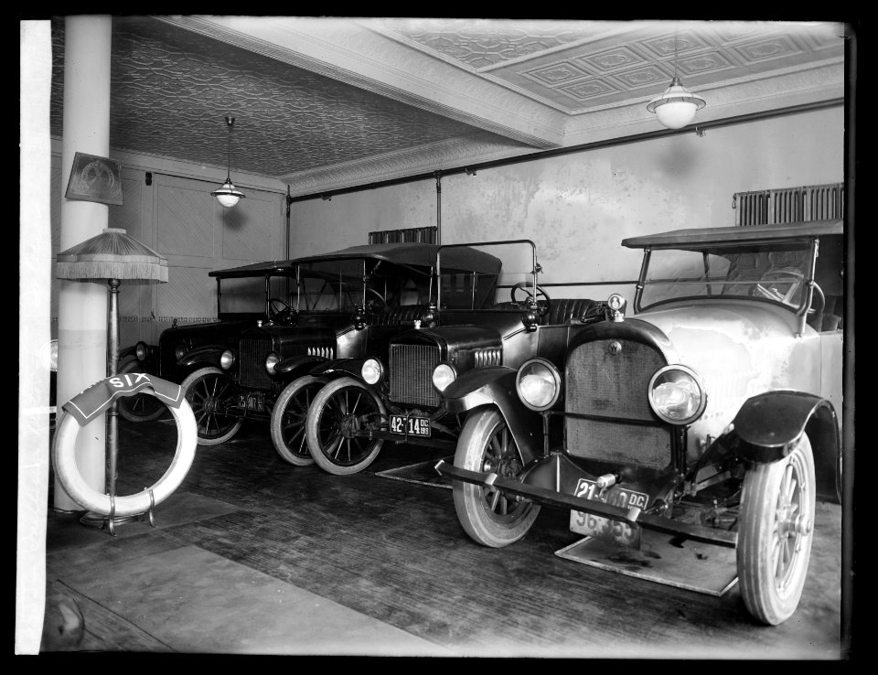 Snelling Motor Co. interior LCCN2016851452