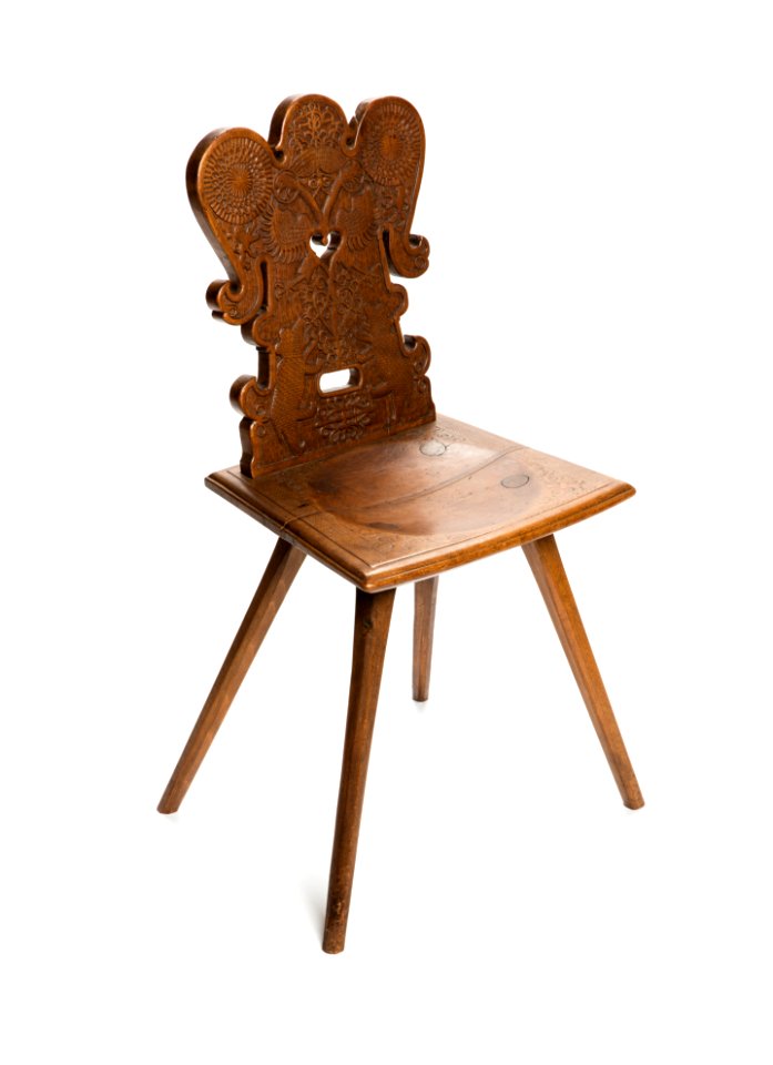 Snidad stol av rödbok, 1600-tal - Hallwylska museet - 108411