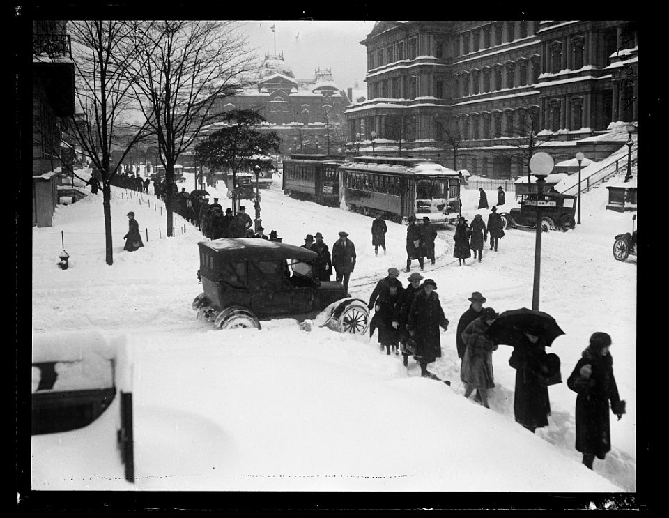 Snow, Washington, D.C. LCCN2016891162