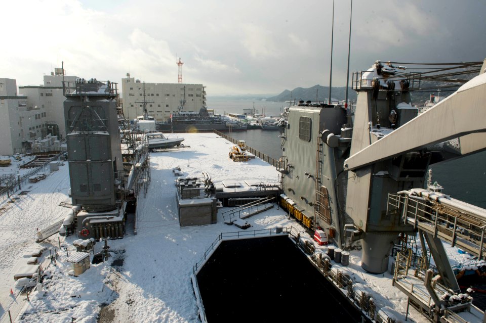Snow in Sasebo 160125-N-KB426-016