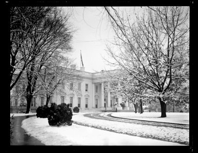 Snow at White House, Washington, D.C. LCCN2016890989