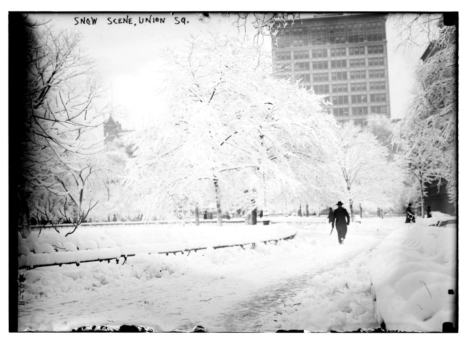 Snow scene, Union Sq. LCCN2014690002
