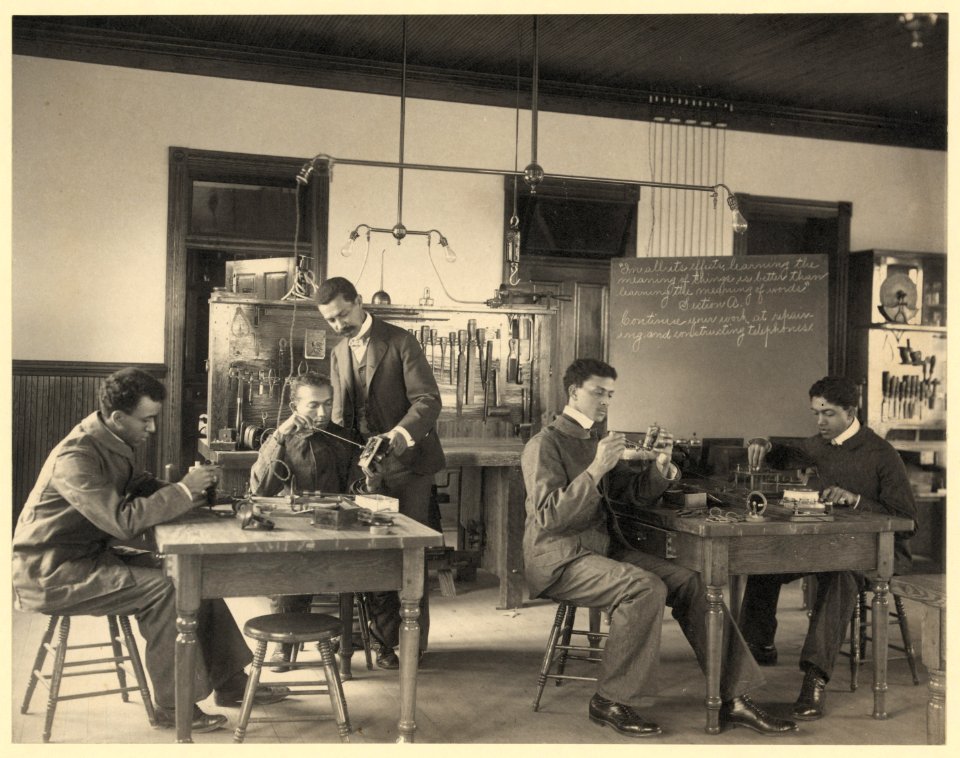 Students constructing telephones at Hampton Institute LCCN2003652529