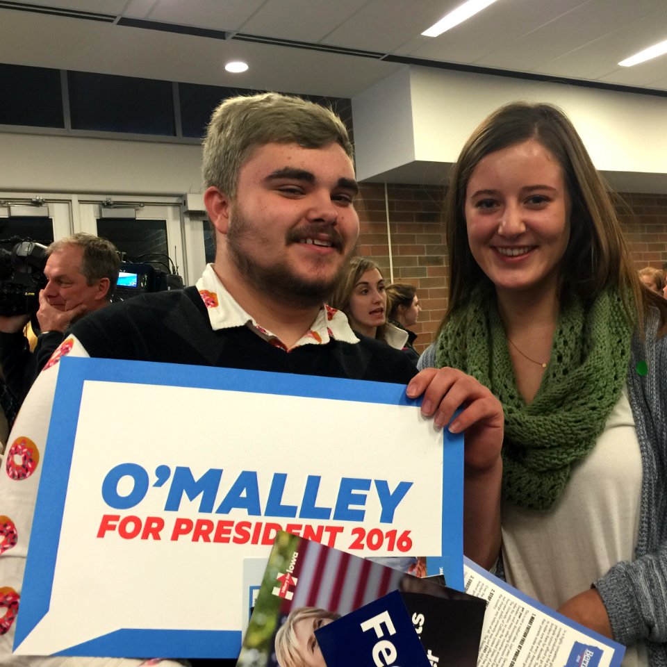 Student supporters for Democratic presidential candidate Martin O'Malley rally in Des Moines, Iowa