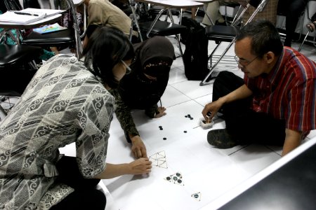 Students collaborate to work on an excercise at the Universitas Negeri Surabaya (UNESA (5267237183) photo