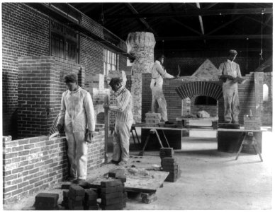 Students in a bricklaying class, Hampton Institute, Hampton, Virginia LCCN98502981