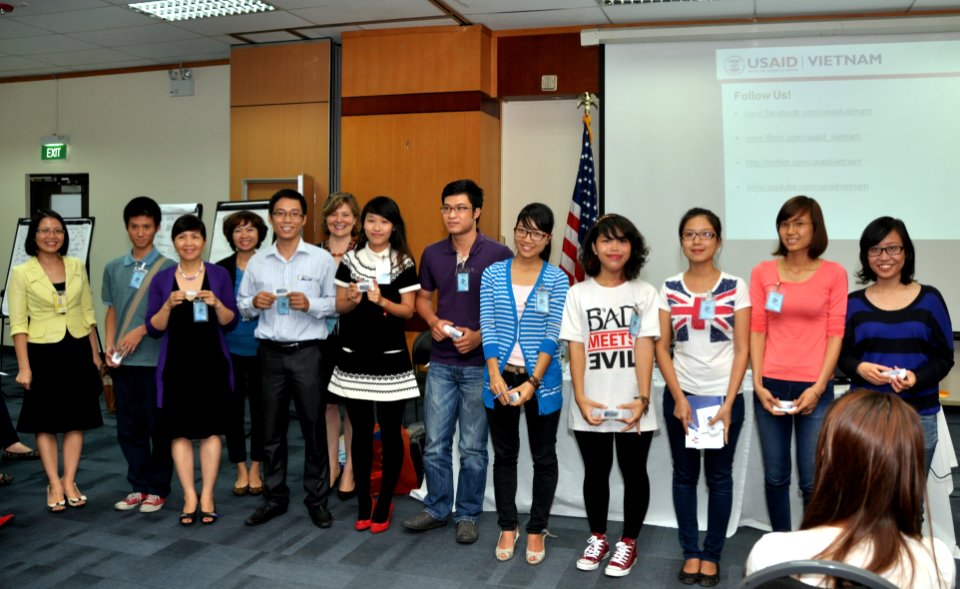 Students join the ‘USAID and Higher Education in Vietnam’ talk (8202358488)