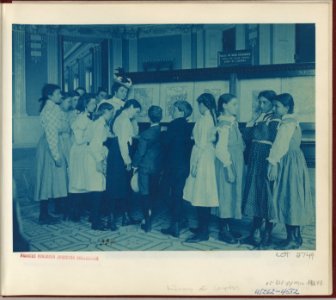 Students from 6th Division public schools, Washington, D.C., looking at an exhibit of fine prints in the Library of Congress LCCN2008678868