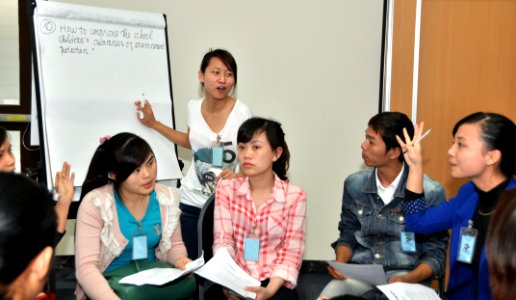 Students join the ‘USAID and Higher Education in Vietnam’ talk (8202377458) photo