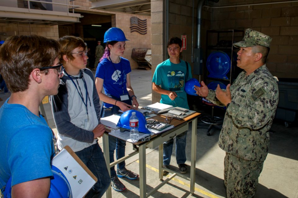 Students see how Seabees do STEM 150616-N-HA376-055