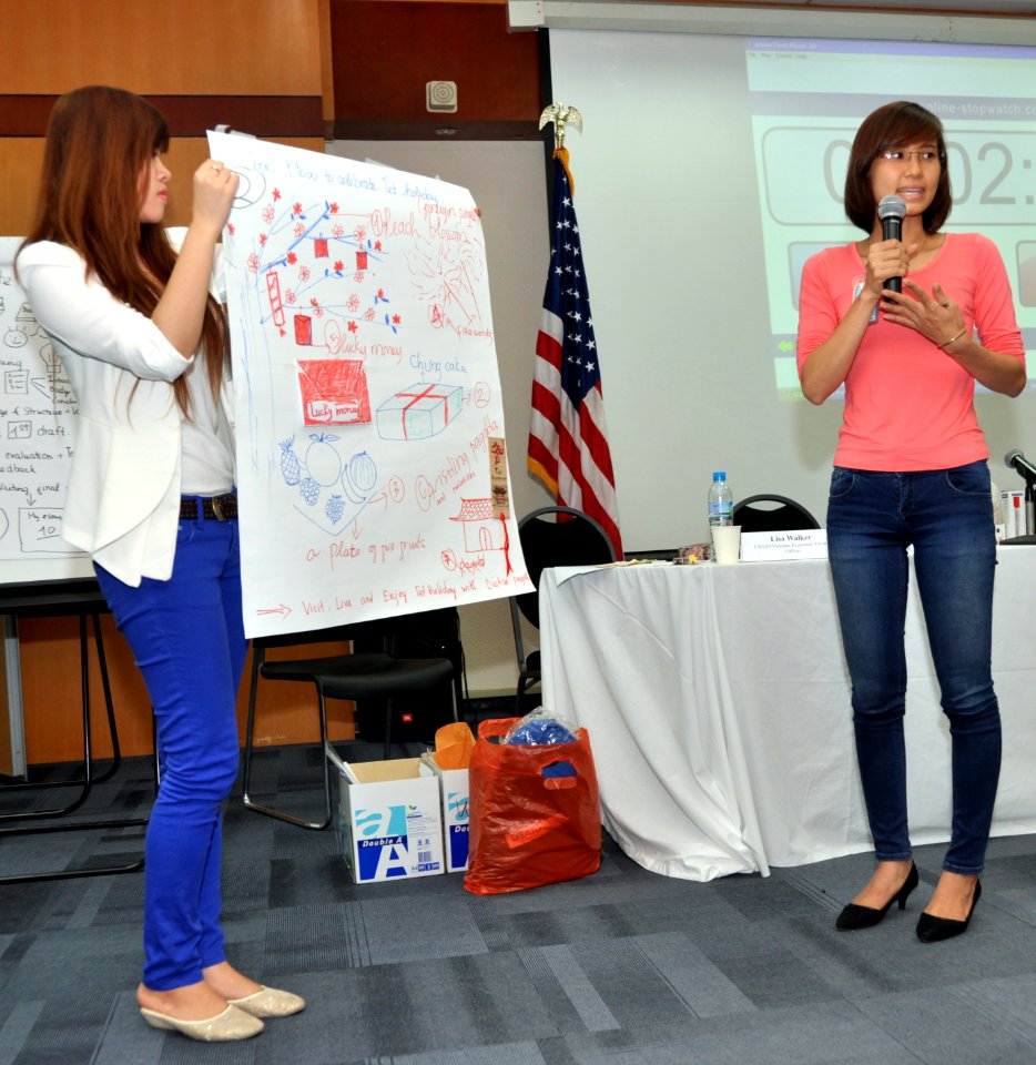 Students join the ‘USAID and Higher Education in Vietnam’ talk (8202364714)