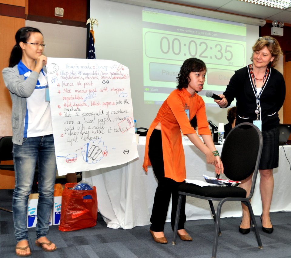Students join the ‘USAID and Higher Education in Vietnam’ talk (8202366426)