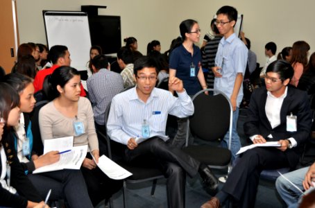 Students join the ‘USAID and Higher Education in Vietnam’ talk (8202379922) photo