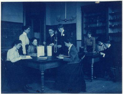 Students conducting electrical experiments with batteries, Western High School, Washington, D.C. LCCN2001696798
