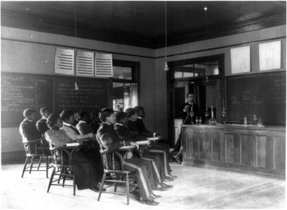 Students in class learning how to prepare sulphuric acid, Hampton Institute, Hampton, Va. LCCN93510717