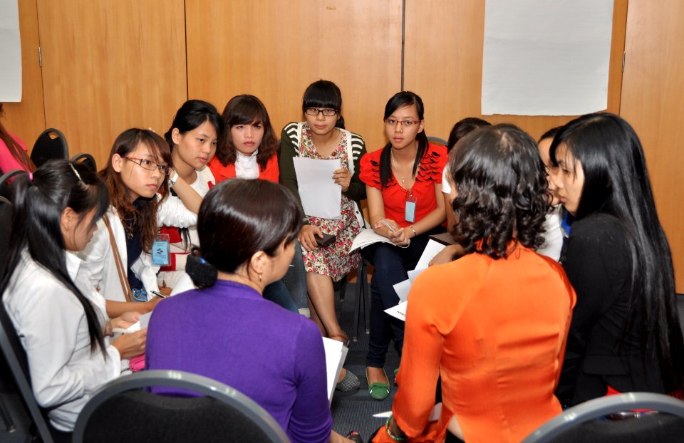 Students join the ‘USAID and Higher Education in Vietnam’ talk (8201288721)