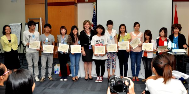Students join the ‘USAID and Higher Education in Vietnam’ talk (8201264133)