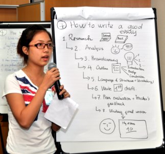 Students join the ‘USAID and Higher Education in Vietnam’ talk (8202363100)