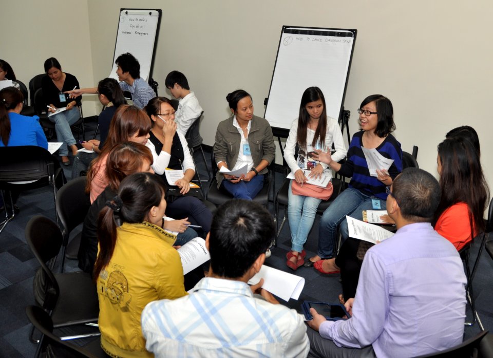 Students join the ‘USAID and Higher Education in Vietnam’ talk (8202381204)